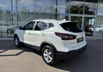 Подержанный автомобиль Nissan Qashqai 2021 года (7 фото)