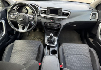 Подержанный автомобиль Kia Ceed Hatchback 2019 года (10 фото)