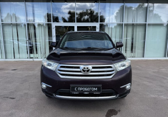 Подержанный автомобиль Toyota Highlander 2013 года (2 фото)