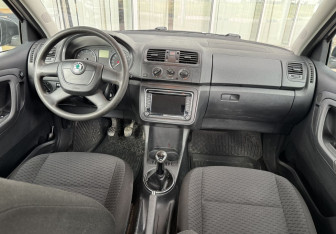 Подержанный автомобиль Skoda Fabia Hatchback 2010 года (9 фото)