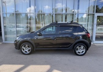 Подержанный автомобиль Renault Sandero 2019 года (8 фото)
