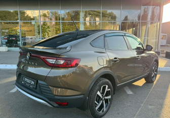 Подержанный автомобиль Renault Arkana 2019 года (5 фото)