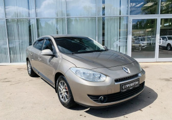 Подержанный автомобиль Renault Fluence 2010 года (3 фото)