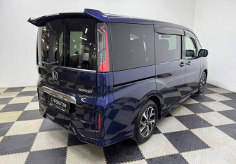 Подержанный автомобиль Honda Stepwgn 2019 года (5 фото)