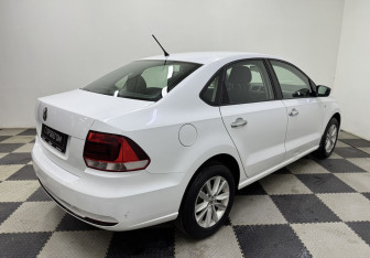 Подержанный автомобиль Volkswagen Polo Sedan 2015 года (5 фото)
