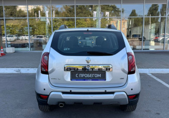 Подержанный автомобиль Renault Duster 2017 года (6 фото)