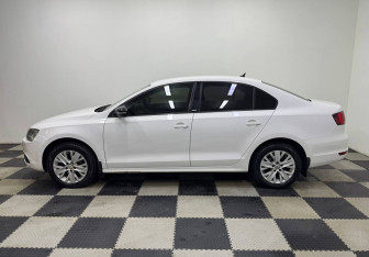 Подержанный автомобиль Volkswagen Jetta Sedan 2014 года (8 фото)