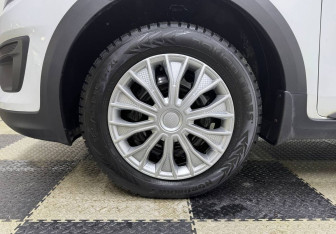 Подержанный автомобиль Kia Rio Hatchback 2019 года (12 фото)