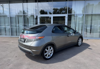 Подержанный автомобиль Honda Civic Hatchback 2008 года (5 фото)
