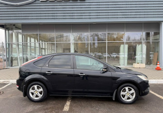 Подержанный автомобиль Ford Focus Hatchback 2008 года (4 фото)