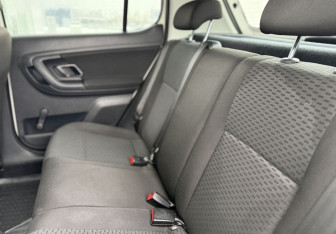 Подержанный автомобиль Skoda Fabia Hatchback 2014 года (11 фото)