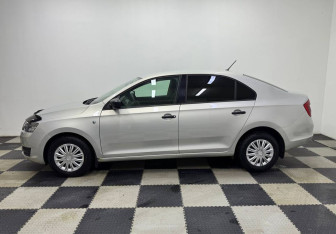Подержанный автомобиль Skoda Rapid Liftback 2016 года (8 фото)