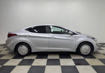 Подержанный автомобиль Hyundai Elantra Sedan 2014 года (4 фото)