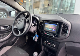 Подержанный автомобиль LADA (ВАЗ) XRAY 2017 года (10 фото)