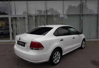 Подержанный автомобиль Volkswagen Polo Sedan 2013 года (5 фото)