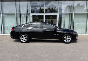 Подержанный автомобиль Chevrolet Malibu Sedan 2020 года (7 фото)