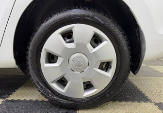 Подержанный автомобиль Skoda Rapid Liftback 2014 года (12 фото)