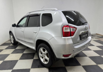 Подержанный автомобиль Nissan Terrano 2014 года (7 фото)