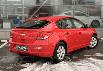 Подержанный автомобиль Chevrolet Cruze Hatchback 2013 года (5 фото)