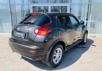 Подержанный автомобиль Nissan Juke 2011 года (5 фото)