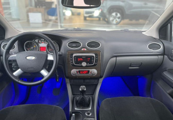 Подержанный автомобиль Ford Focus Hatchback 2008 года (9 фото)
