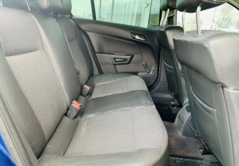 Подержанный автомобиль Opel Astra Hatchback 2004 года (10 фото)