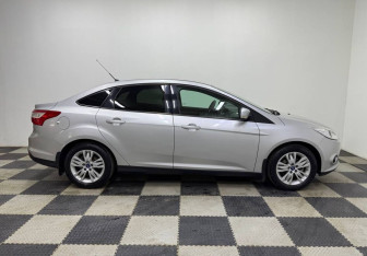 Подержанный автомобиль Ford Focus Sedan 2011 года (4 фото)