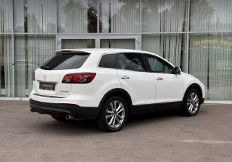 Подержанный автомобиль Mazda CX-9 2013 года (5 фото)