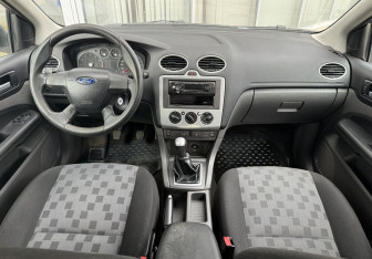 Подержанный автомобиль Ford Focus Sedan 2007 года (9 фото)