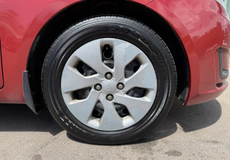 Подержанный автомобиль Kia Rio Hatchback 2014 года (12 фото)