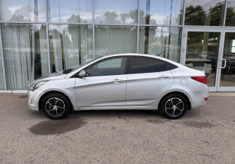 Подержанный автомобиль Hyundai Solaris Sedan 2016 года (8 фото)