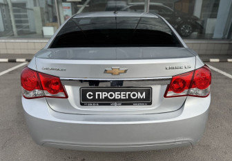 Подержанный автомобиль Chevrolet Cruze Sedan 2011 года (6 фото)