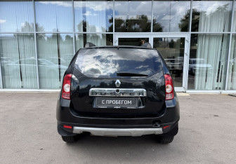 Подержанный автомобиль Renault Duster 2012 года (6 фото)