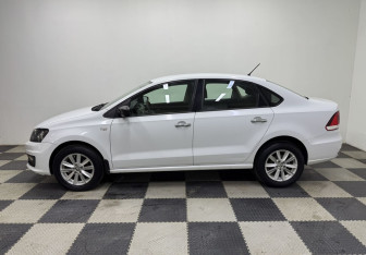 Подержанный автомобиль Volkswagen Polo Sedan 2015 года (8 фото)