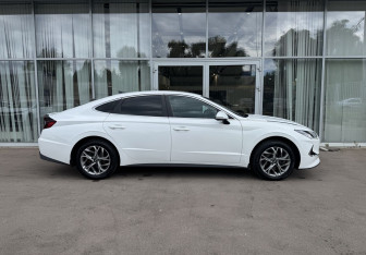 Подержанный автомобиль Hyundai Sonata 2020 года (4 фото)