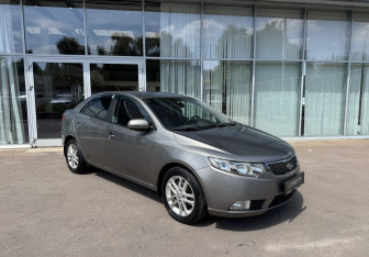 Подержанный автомобиль Kia Cerato Sedan 2011 года (3 фото)