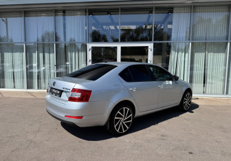Подержанный автомобиль Skoda Octavia Liftback 2017 года (5 фото)