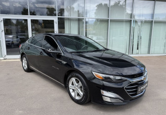 Подержанный автомобиль Chevrolet Malibu Sedan 2020 года (3 фото)