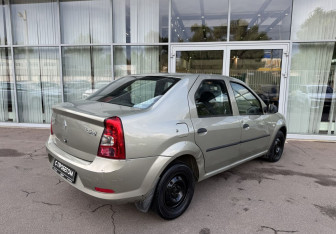 Подержанный автомобиль Renault Logan Sedan 2011 года (5 фото)