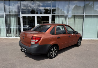 Подержанный автомобиль LADA (ВАЗ) Granta Sedan 2014 года (5 фото)