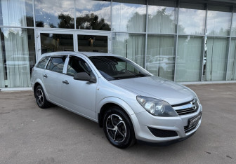 Подержанный автомобиль Opel Astra Wagon 2014 года (3 фото)