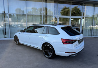 Подержанный автомобиль Skoda Superb Wagon 2019 года (7 фото)