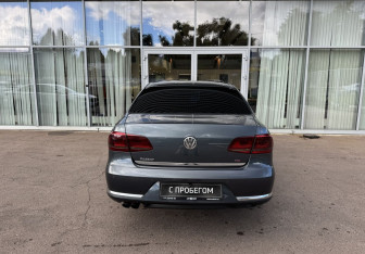 Подержанный автомобиль Volkswagen Passat Sedan 2012 года (6 фото)