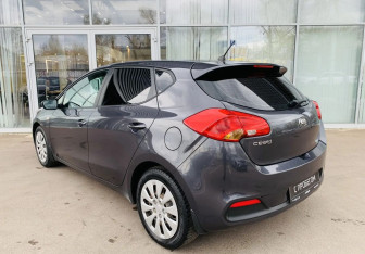 Подержанный автомобиль Kia Ceed Hatchback 2013 года (7 фото)