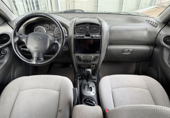 Подержанный автомобиль Hyundai Santa Fe 2005 года (9 фото)