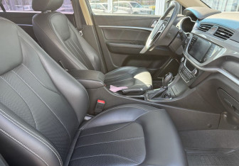 Подержанный автомобиль Geely Emgrand 7 2019 года (10 фото)