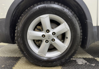 Подержанный автомобиль Nissan Qashqai 2012 года (12 фото)