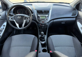 Подержанный автомобиль Hyundai Solaris Sedan 2011 года (11 фото)