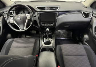 Подержанный автомобиль Nissan Qashqai 2017 года (10 фото)
