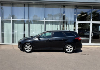 Подержанный автомобиль Ford Focus Wagon 2012 года (8 фото)